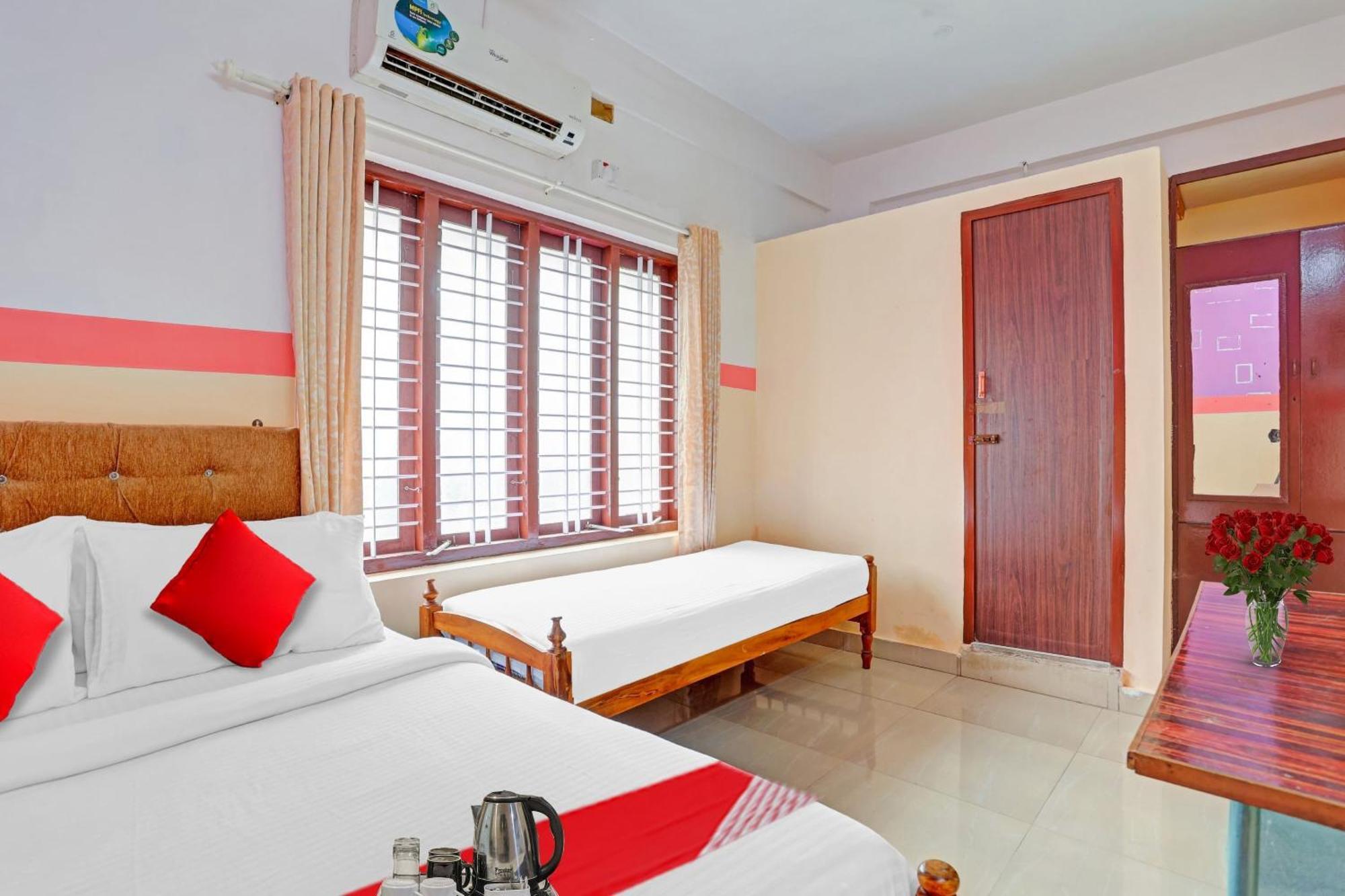 Spot On The New View Regency Hotel Thiruvananthapuram Exterior foto